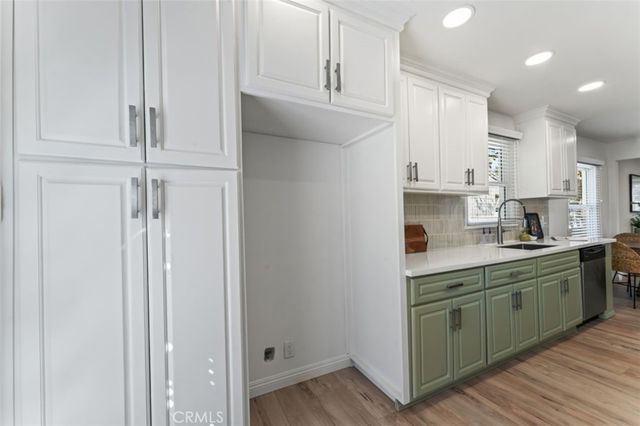 17008 Hartland St, Lake Balboa, CA 91406