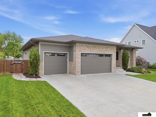 6141 S 97th Street, Lincoln, NE 68526