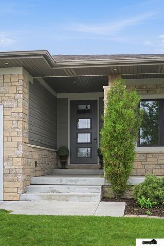 6141 S 97th Street, Lincoln, NE 68526