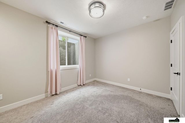 6141 S 97th Street, Lincoln, NE 68526