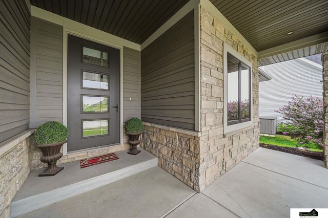 6141 S 97th Street, Lincoln, NE 68526