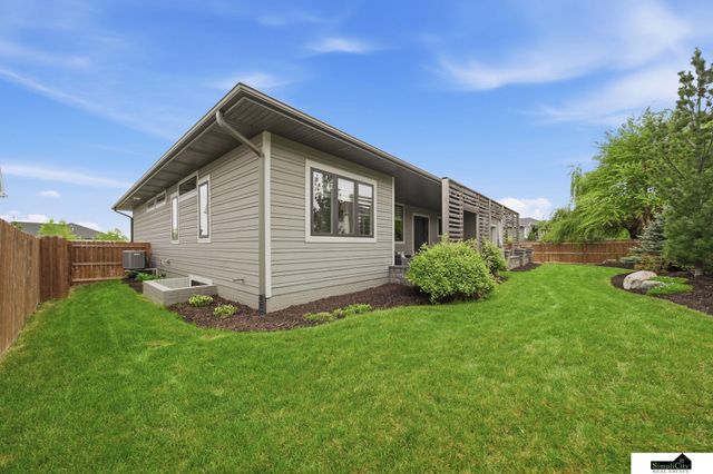 6141 S 97th Street, Lincoln, NE 68526