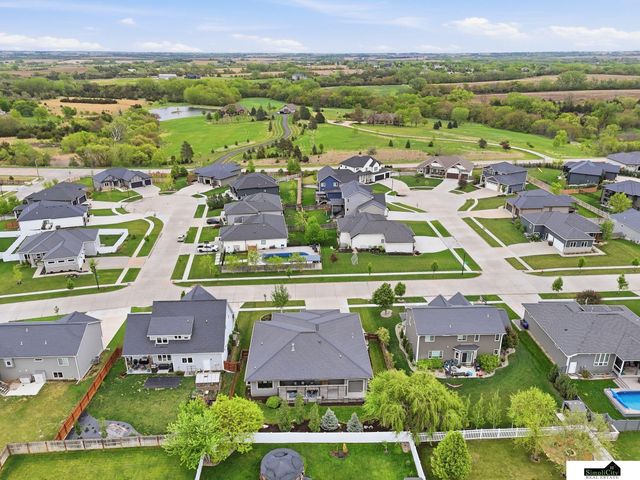 6141 S 97th Street, Lincoln, NE 68526