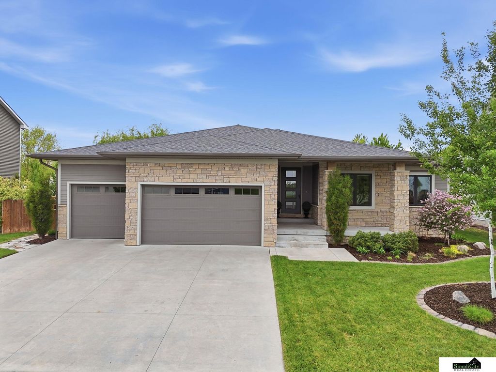 6141 S 97th Street, Lincoln, NE 68526