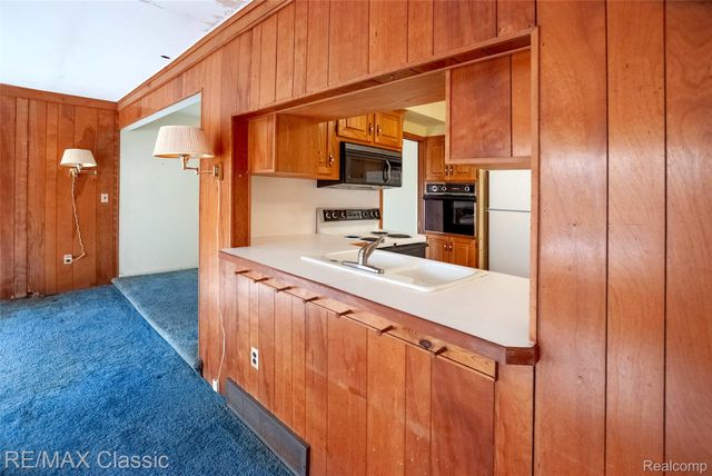 16083 Kirkshire Avenue, Beverly Hills Village, MI 48025