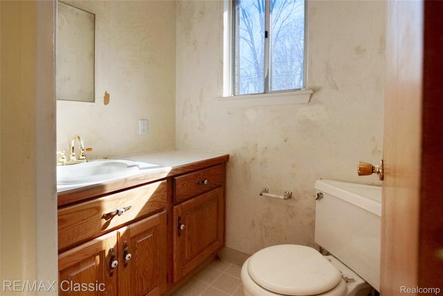 16083 Kirkshire Avenue, Beverly Hills Village, MI 48025