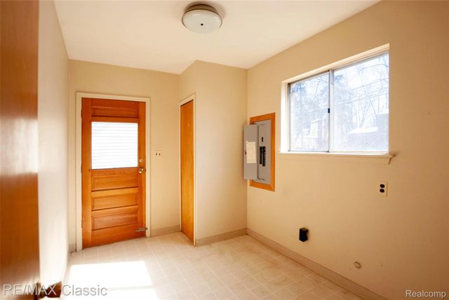 16083 Kirkshire Avenue, Beverly Hills Village, MI 48025