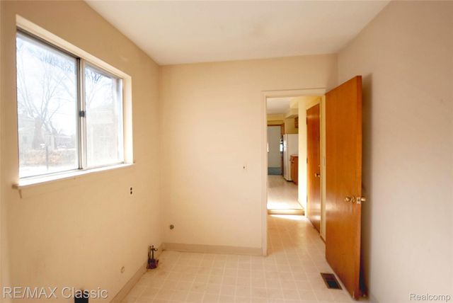 16083 Kirkshire Avenue, Beverly Hills Village, MI 48025