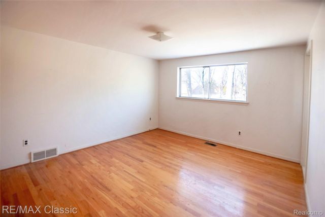 16083 Kirkshire Avenue, Beverly Hills Village, MI 48025