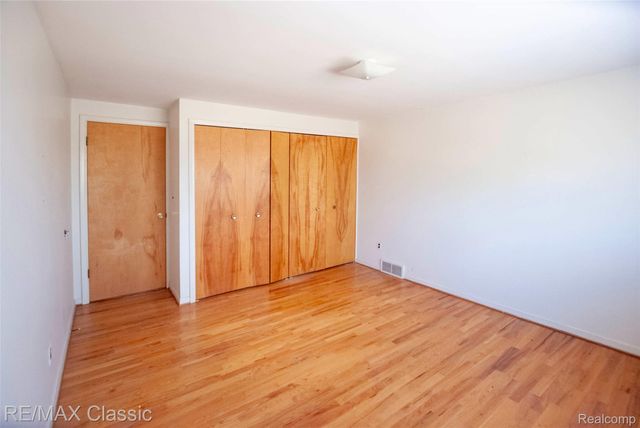 16083 Kirkshire Avenue, Beverly Hills Village, MI 48025