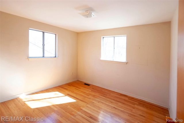 16083 Kirkshire Avenue, Beverly Hills Village, MI 48025