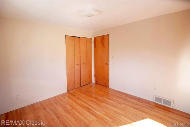 16083 Kirkshire Avenue, Beverly Hills Village, MI 48025