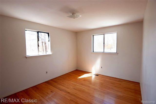 16083 Kirkshire Avenue, Beverly Hills Village, MI 48025