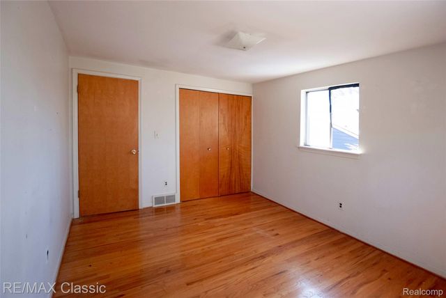 16083 Kirkshire Avenue, Beverly Hills Village, MI 48025