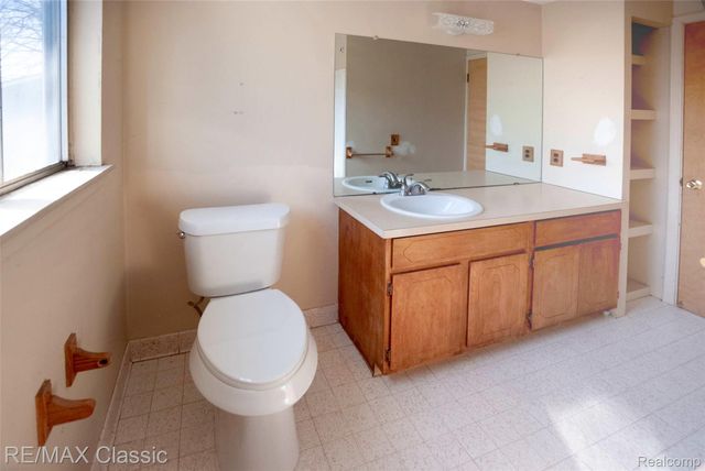 16083 Kirkshire Avenue, Beverly Hills Village, MI 48025