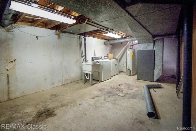 16083 Kirkshire Avenue, Beverly Hills Village, MI 48025