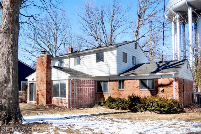 16083 Kirkshire Avenue, Beverly Hills Village, MI 48025