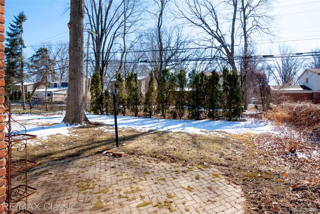 16083 Kirkshire Avenue, Beverly Hills Village, MI 48025