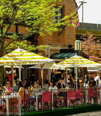 16083 Kirkshire Avenue, Beverly Hills Village, MI 48025