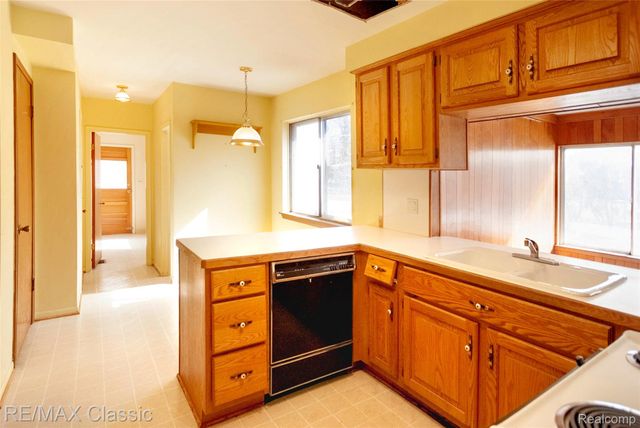 16083 Kirkshire Avenue, Beverly Hills Village, MI 48025