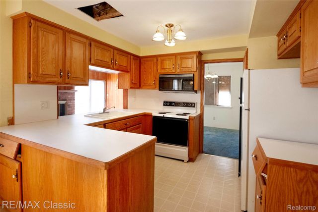 16083 Kirkshire Avenue, Beverly Hills Village, MI 48025