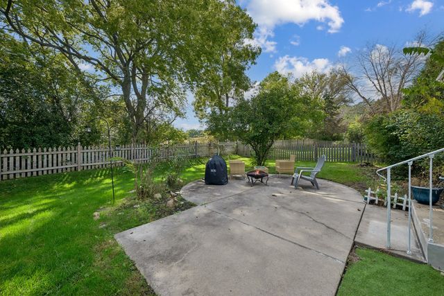 915 Charlton Road, Lake Villa, IL 60046