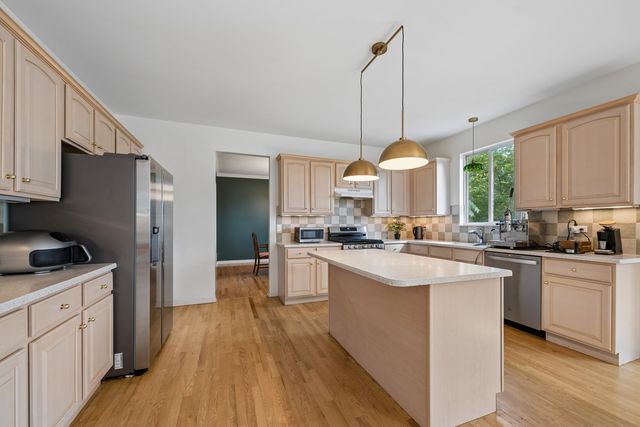 915 Charlton Road, Lake Villa, IL 60046