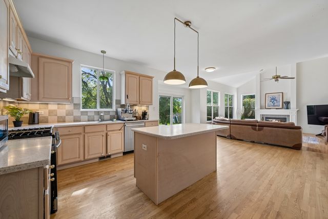 915 Charlton Road, Lake Villa, IL 60046