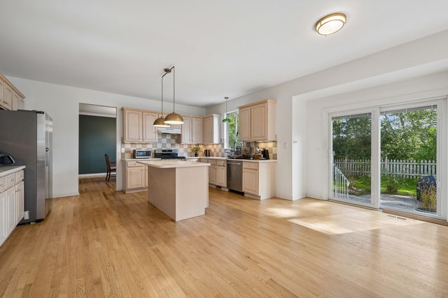 915 Charlton Road, Lake Villa, IL 60046