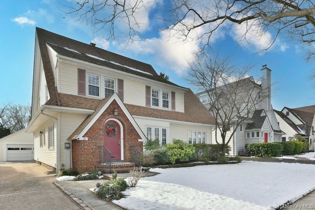 62 Hudson Road, Floral Park, NY 11001