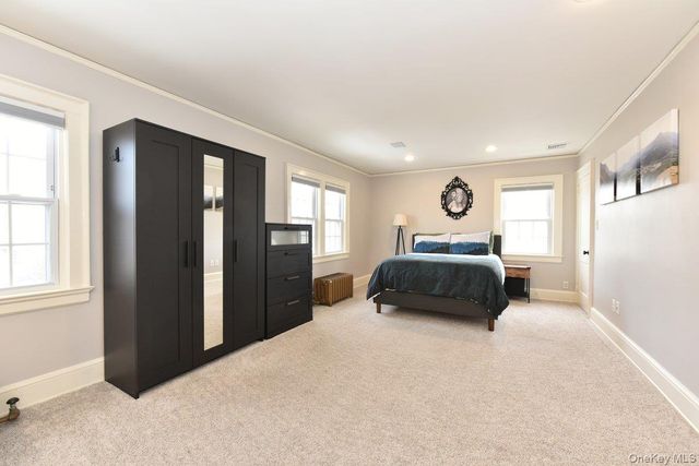 62 Hudson Road, Floral Park, NY 11001