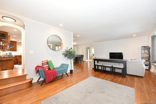 62 Hudson Road, Floral Park, NY 11001