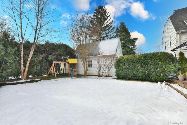 62 Hudson Road, Floral Park, NY 11001