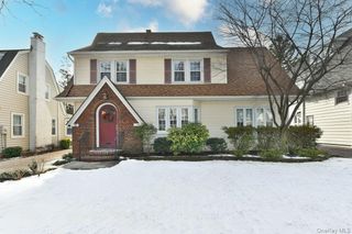 62 Hudson Road, Floral Park, NY 11001