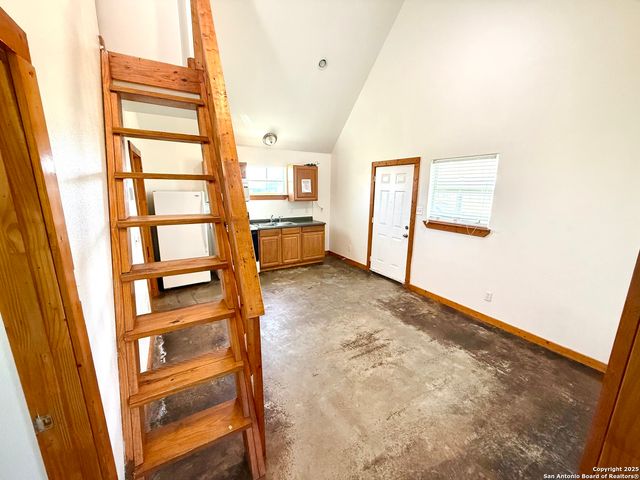 573 Texas 97 # 108, Floresville, TX 78114