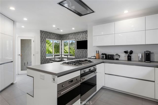 468 Sycamore Gln, Pasadena, CA 91105