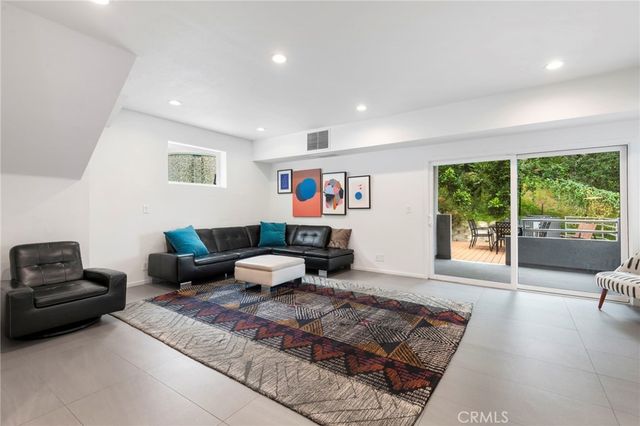 468 Sycamore Gln, Pasadena, CA 91105