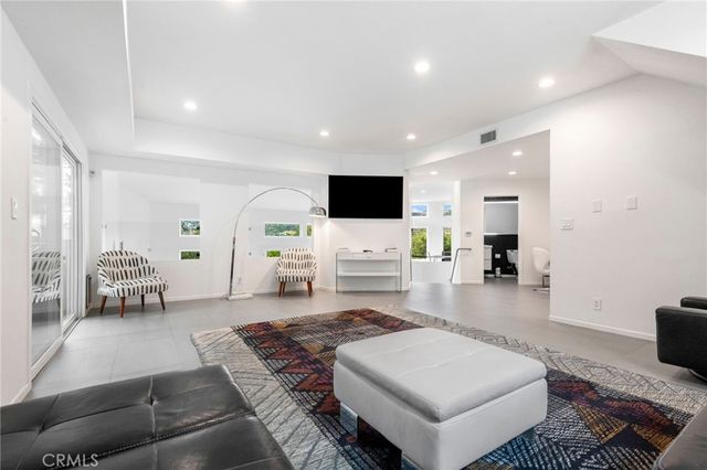 468 Sycamore Gln, Pasadena, CA 91105