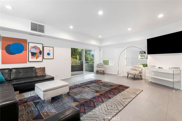 468 Sycamore Gln, Pasadena, CA 91105