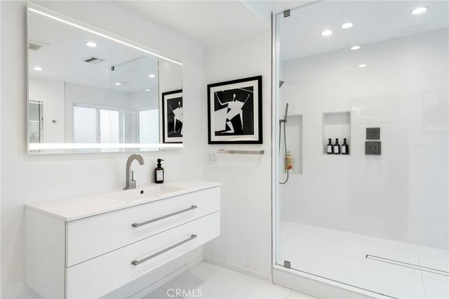 468 Sycamore Gln, Pasadena, CA 91105