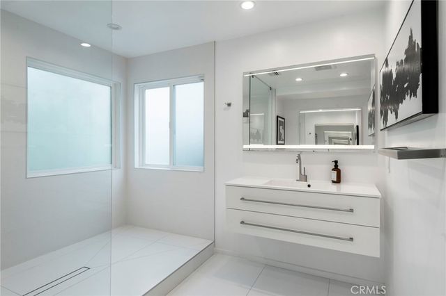 468 Sycamore Gln, Pasadena, CA 91105