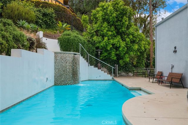 468 Sycamore Gln, Pasadena, CA 91105