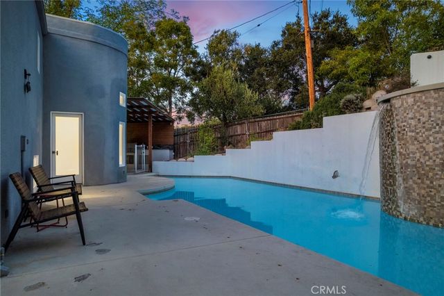 468 Sycamore Gln, Pasadena, CA 91105