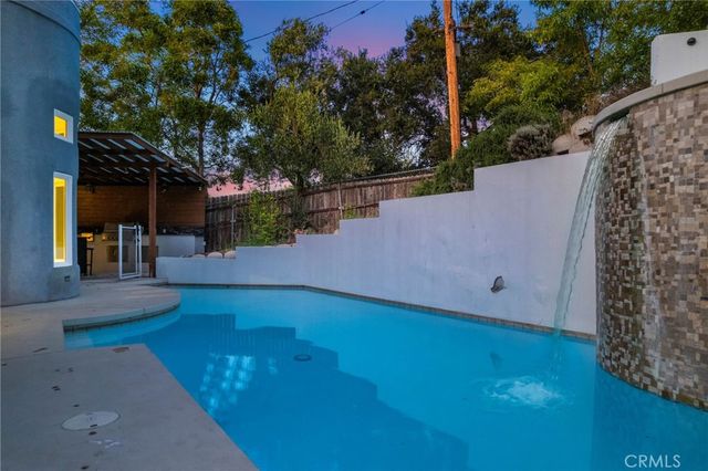 468 Sycamore Gln, Pasadena, CA 91105