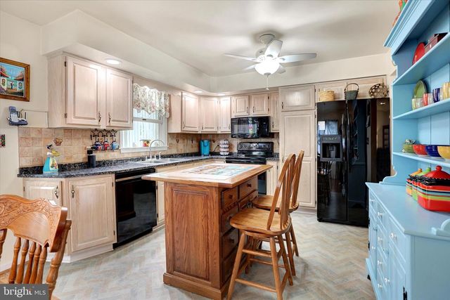 65 PINE RIDGE CIR, Enola, PA 17025