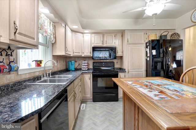 65 PINE RIDGE CIR, Enola, PA 17025