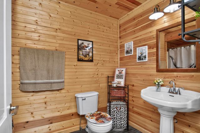 1851 Jordan Rd, Chapmansboro, TN 37035