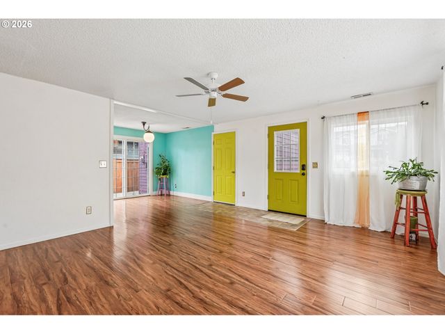1511 Ne ROSA PARKS Way, Portland, OR 97211