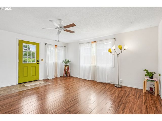 1511 Ne ROSA PARKS Way, Portland, OR 97211