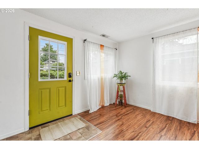 1511 Ne ROSA PARKS Way, Portland, OR 97211